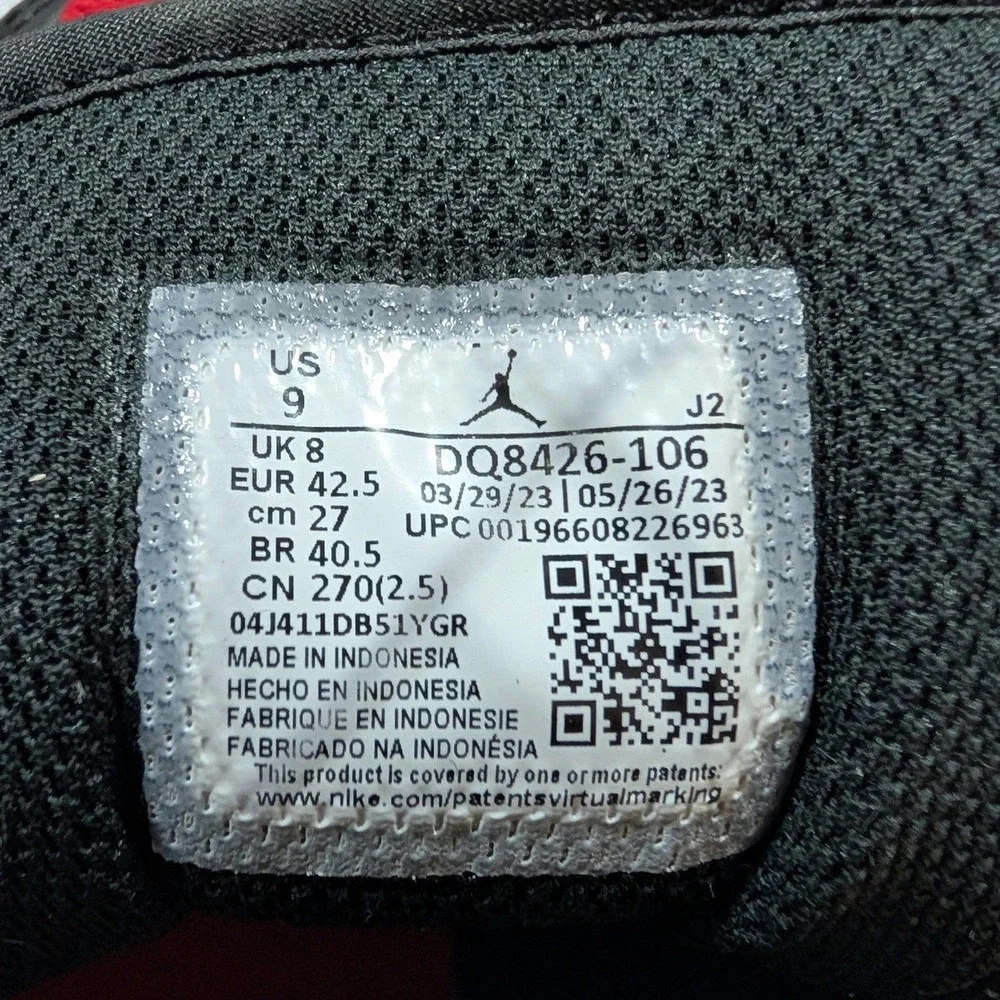 Jordan Air Jordan 1 Mid Mens 9 Black White Red Black Toe DQ8426-106 Sneaker